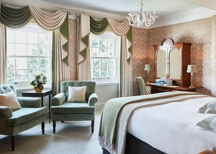 Discover Luxury and Comfort at the Top London Hotels for Travelers