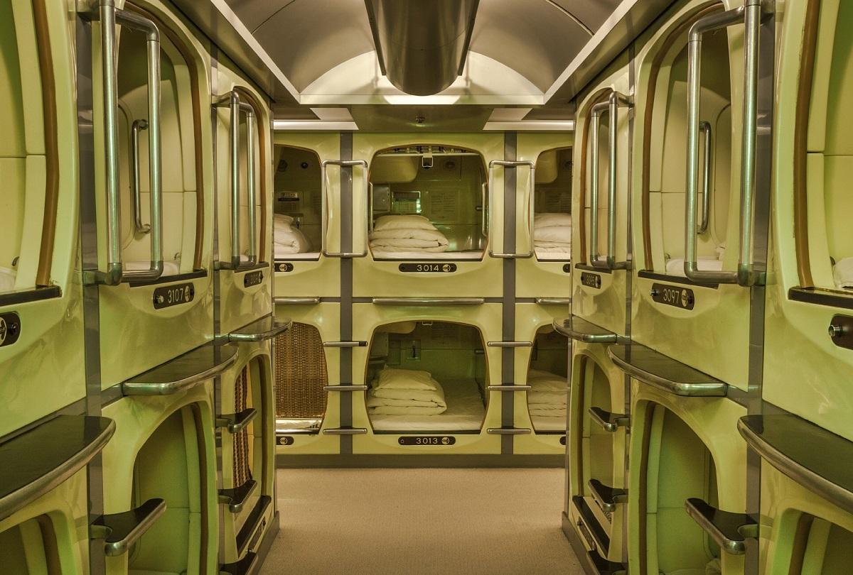 Tokyo Tips - Japan Capsule Hotel Sleeping 