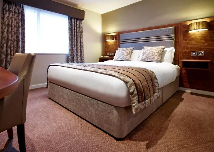 Hotels Near Shelley Huddersfield: Your Ultimate Accommodation Guide