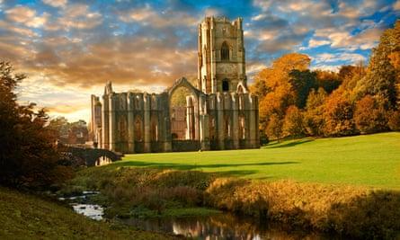 Top 10 autumn breaks in small UK towns and cities